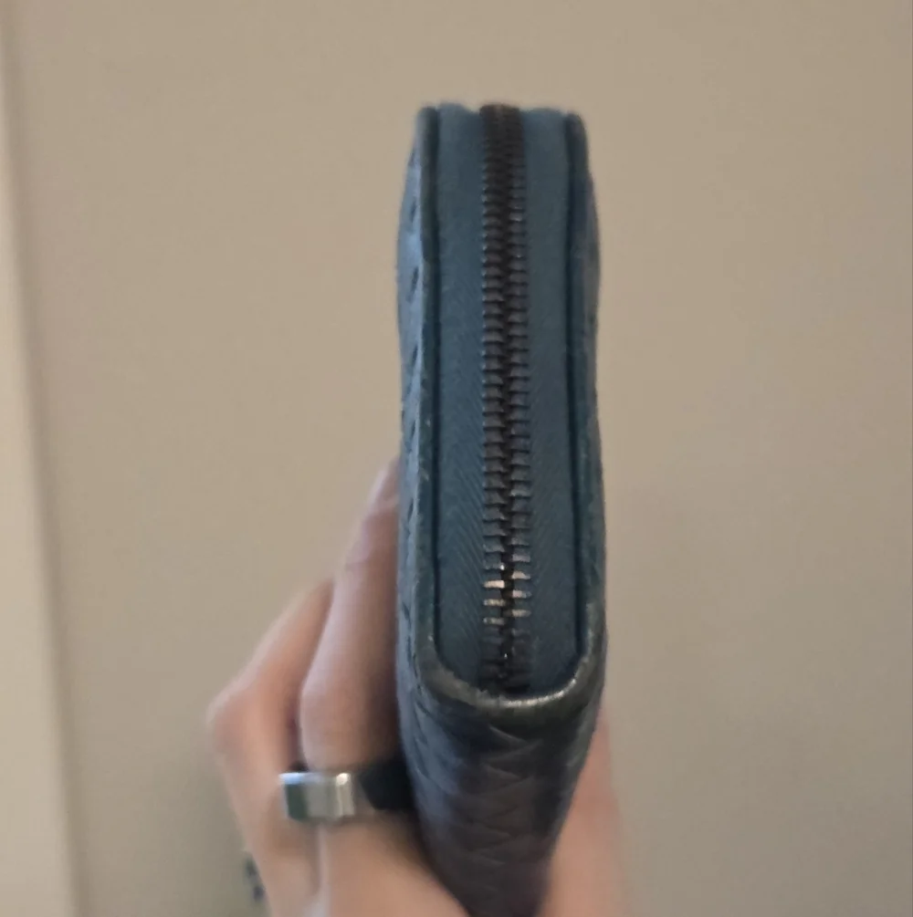 Bottega Veneta Intrecciato Teal Metallic Leather Woven Zippy Wallet 8 Card